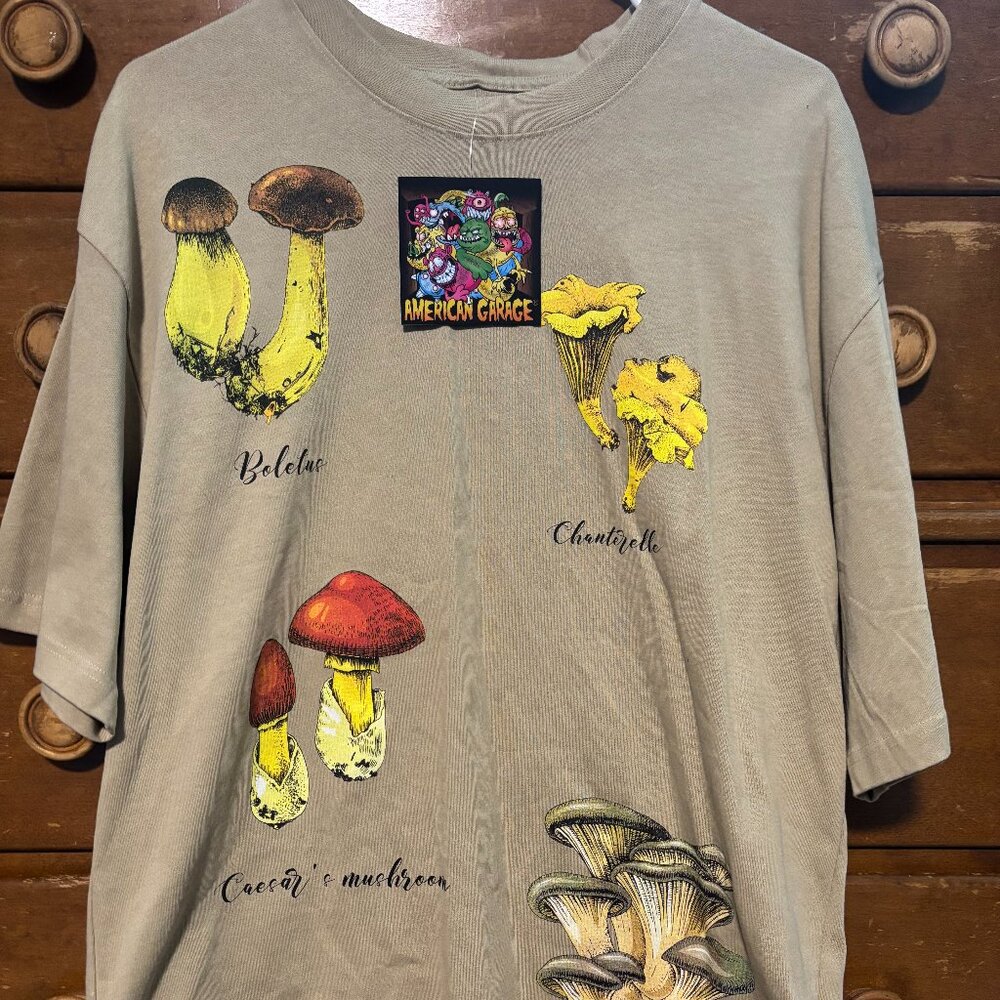 AMERICAN GARAGE MUSHROOM T-SHIRT